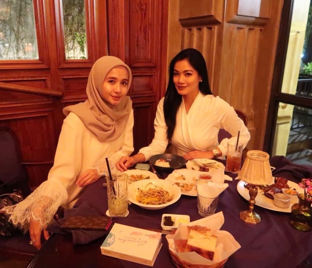Tempat Makan Artis