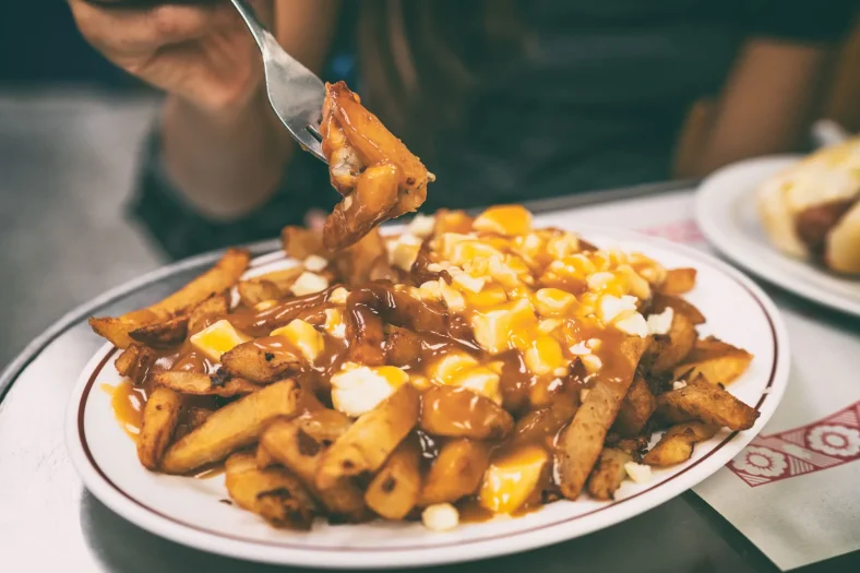 Eksplorasi Poutine Kanada Dan Tips Menyantap Keju Cair Sempurna